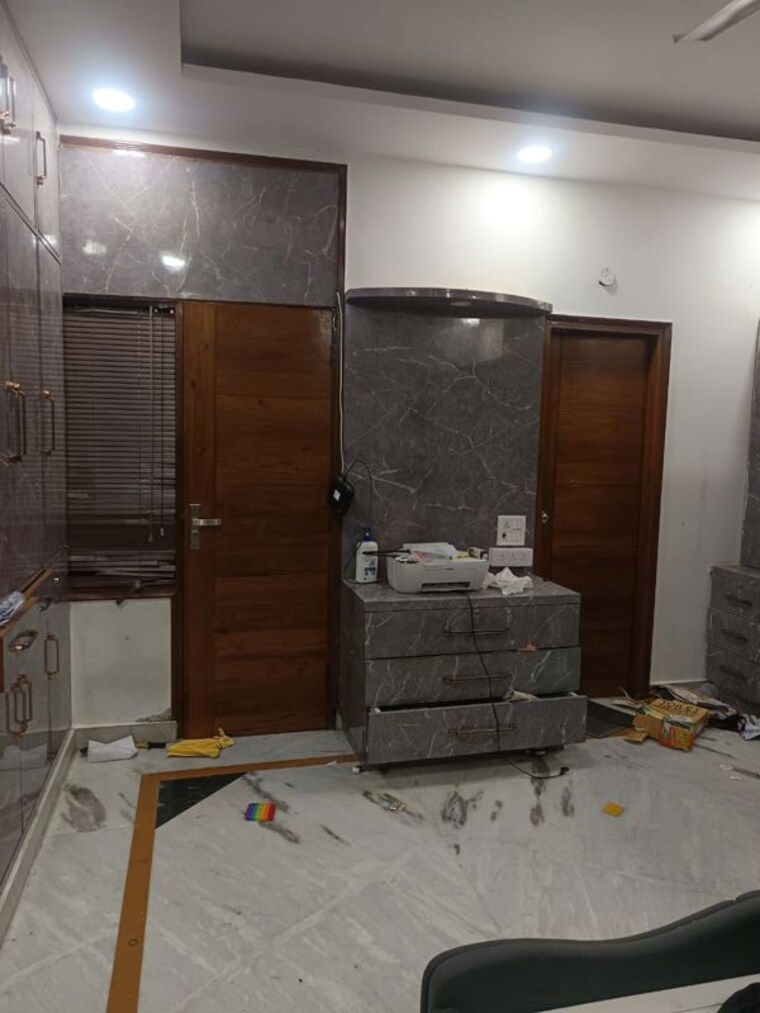 Living Room, karol bagh 3 Bedroom 200 Sq.Yd. Apartment In Karol Bagh Delhi 9916601