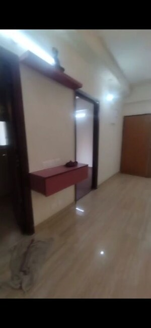 Room in 2 BHK Apartment at Amrapali Centurian Park, Tech Zone 4 Greater Noida – for Rent