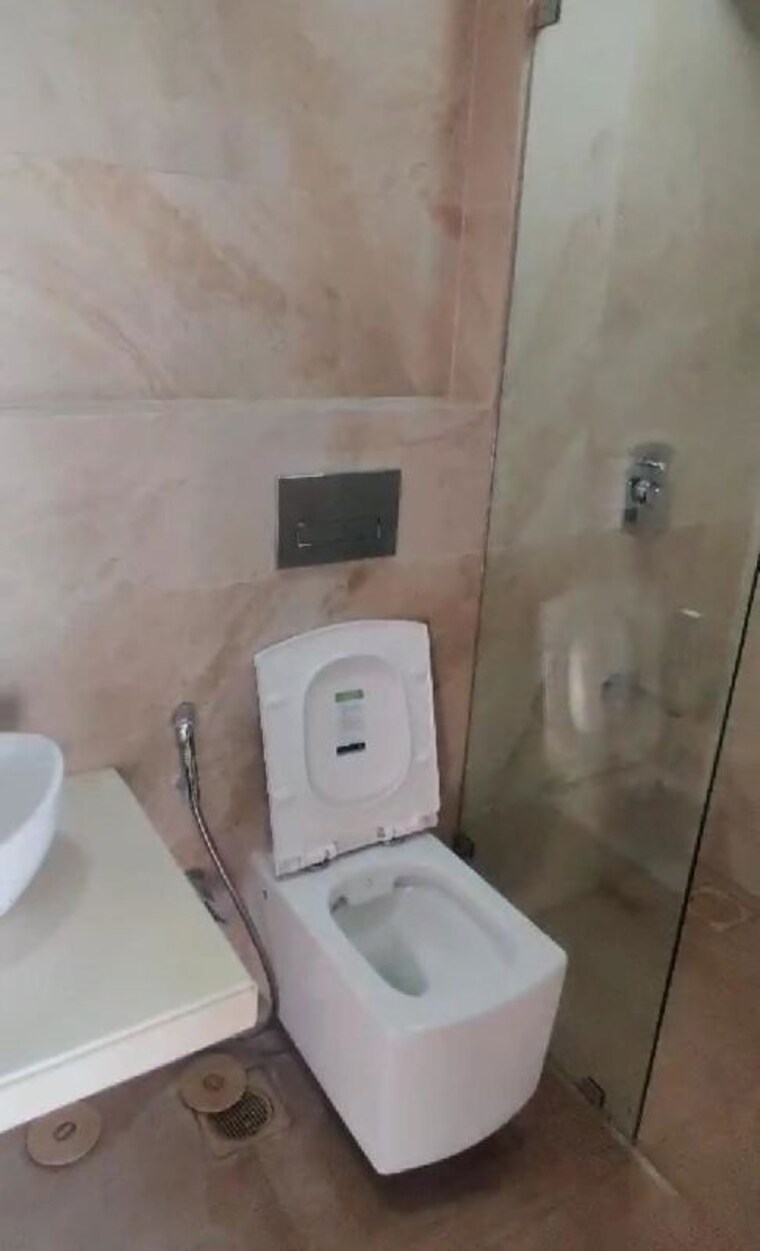 Bathroom, kanakia-silicon-valley 2 Bedroom 804 Sq.Ft. Apartment In Powai Mumbai 9916799