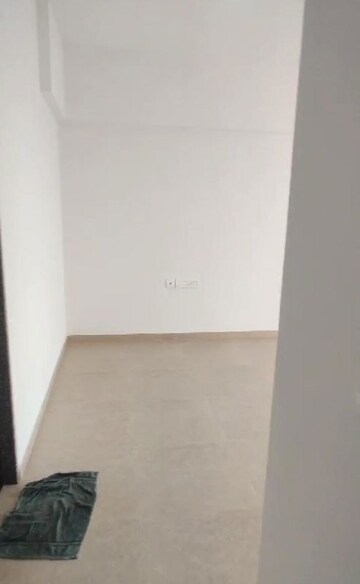 Room in 2 BHK Apartment at Kanakia Silicon Valley, Powai – for Sale