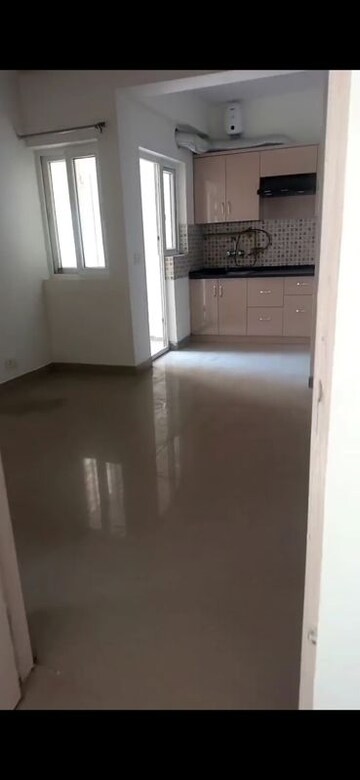 Room in 2 BHK Apartment at VIctoryone Amara, Sector 16 Greater Noida – for Rent