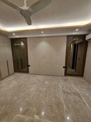 Room in 4 BHK Builder Floor at Adani Samsara, Sector 60 – for Sale