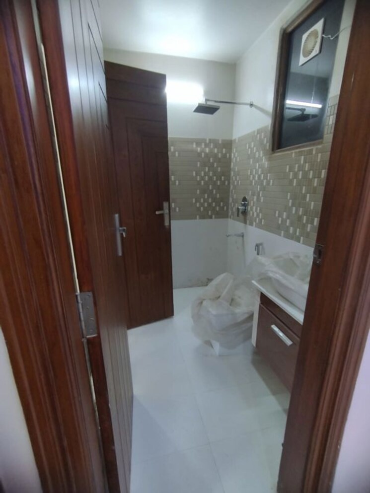 Bathroom, parklands 3 Bedroom 250 Sq.Ft. Builder Floor In Sector 85 Faridabad 9916748
