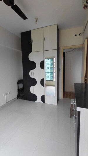 Room in 2 BHK Apartment at Vasant Fiona, Pokhran Road No Two – for Rent