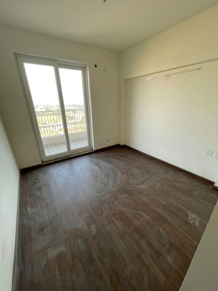 Room, bptp-discovery-park 3 Bedroom 1864 Sq.Ft. Apartment In Sector 80 Faridabad 9916869