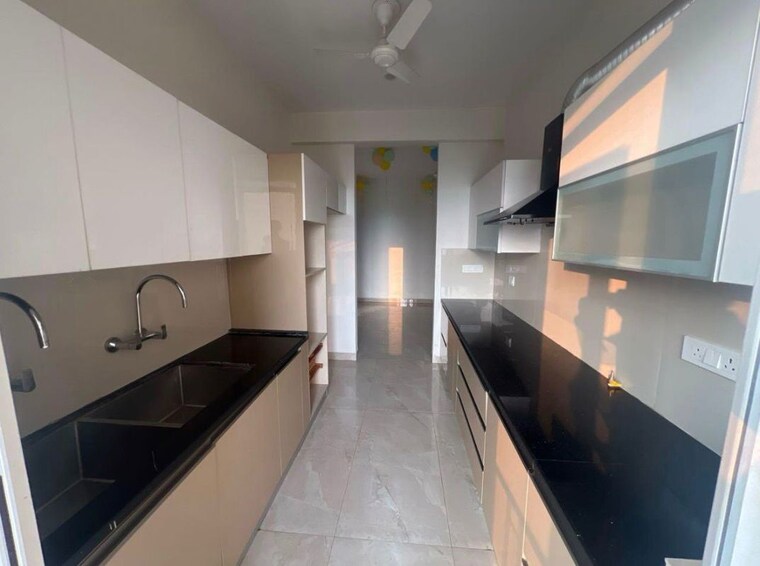 Kitchen, malwa-escon-primera 4 Bedroom 4285 Sq.Ft. Apartment In International Airport Road Zirakpur 9917134