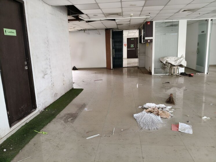  Parking, proxima Commercial Office Space 5600 Sq.Ft. In Vashi Sector 30a Navi Mumbai 9917177