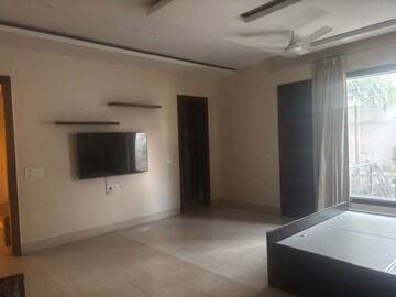 Room in 2 BHK Apartment at Suncity Avenue 76, Sector 76 – for Sale