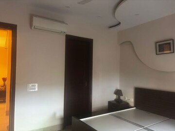 Room in 2 BHK Apartment at Suncity Avenue 76, Sector 76 – for Sale