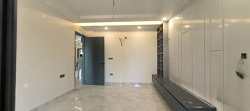 Room in 4 BHK Builder Floor at Parklands, Sector 85 – for Sale