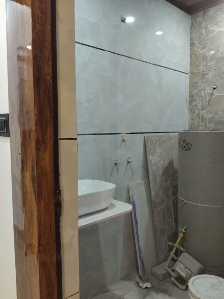 Bathroom, sai-enclave-niti-khand 3 Bedroom 1380 Sq.Ft. Builder Floor In Niti Khand Ghaziabad 9916967