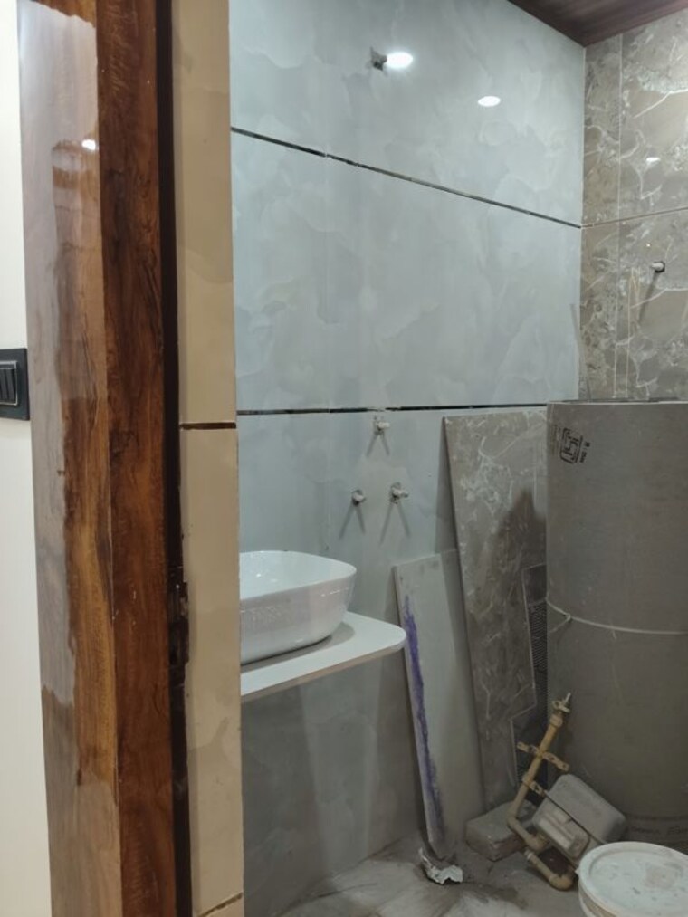 Bathroom, sai-enclave-niti-khand 3 Bedroom 1380 Sq.Ft. Builder Floor In Niti Khand Ghaziabad 9916967