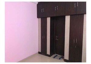 Room in 3 BHK Apartment at Satellite Tower, Goregaon East – for Rent