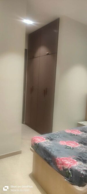 Room in 3.5 BHK Apartment at Adani Ten BKC, Bandra East – for Rent