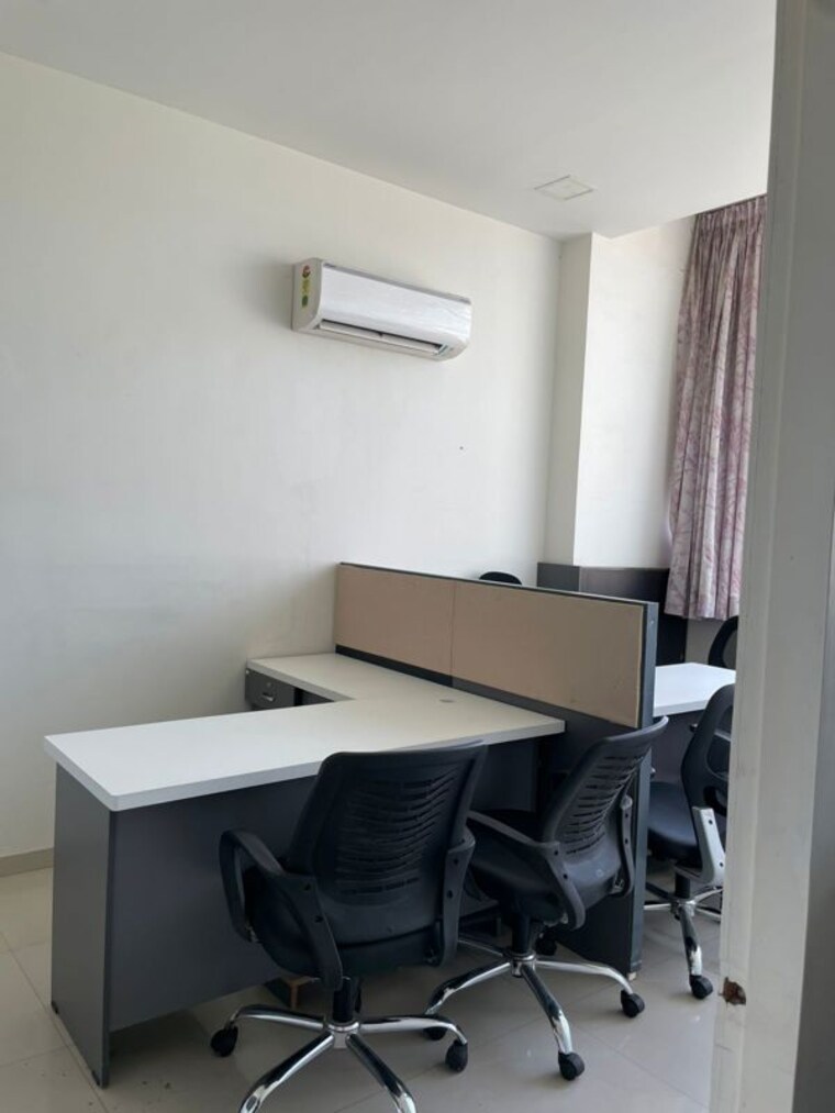 Team Area, sola Commercial Office Space 1644 Sq.Ft. In Sola Ahmedabad 9917248