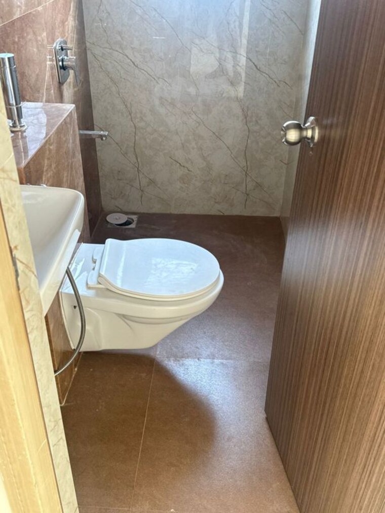Bathroom, mahim 1 Bedroom 460 Sq.Ft. Apartment In Mahim Mumbai 9917257