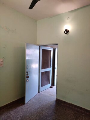 Room in 1 BHK Independent House at Alpha Ii Greater Noida – for Rent