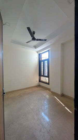 Room in 3 BHK Apartment at Saya Gold Avenue, Vaibhav Khand – for Rent
