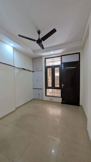 Room in 3 BHK Apartment at Saya Gold Avenue, Vaibhav Khand – for Rent