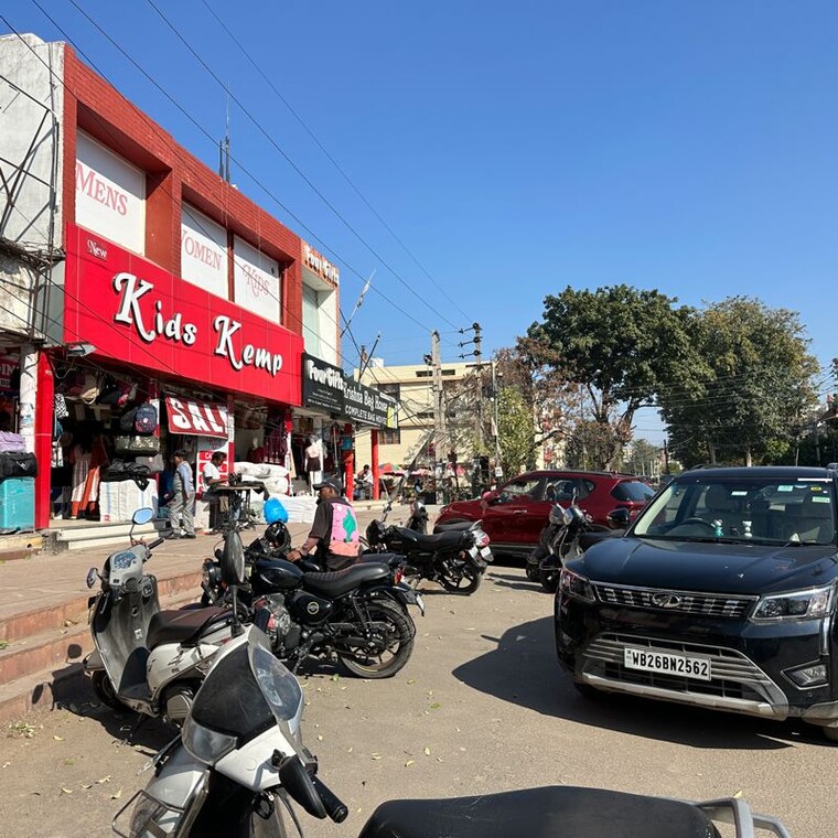  Parking, sector 7 Commercial Shop 243 Sq.Ft. In Sector 7 Panchkula 9917323