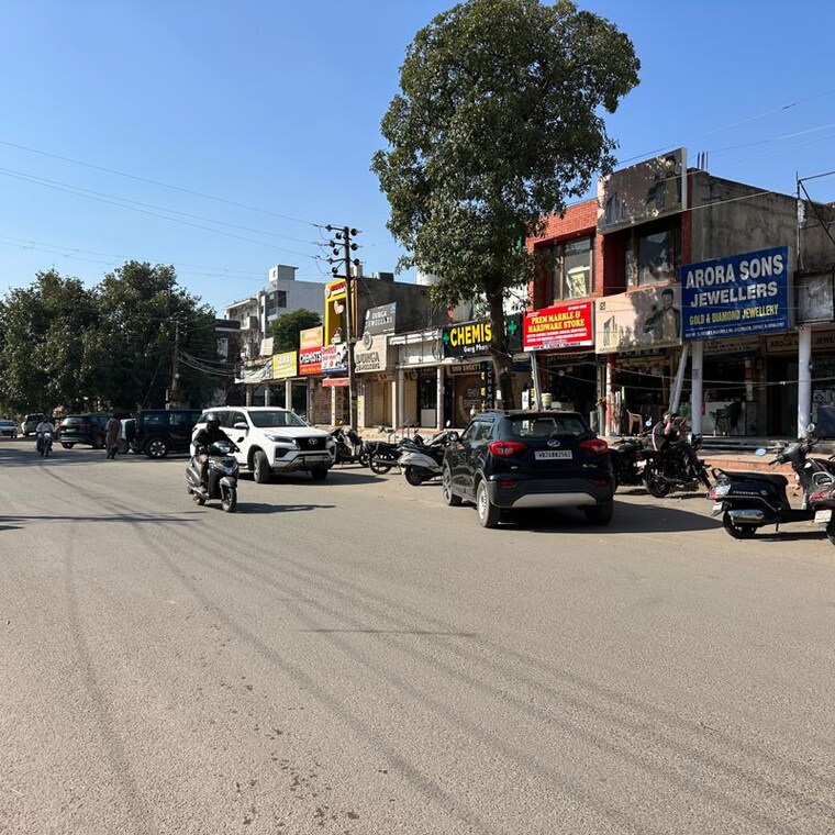  Parking, sector 7 Commercial Shop 243 Sq.Ft. In Sector 7 Panchkula 9917323