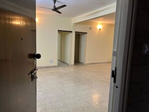 Room in 2 BHK Apartment at Benson Town – for Rent