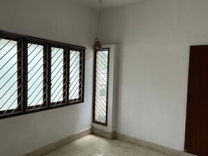 Room in 2 BHK Apartment at Benson Town – for Rent