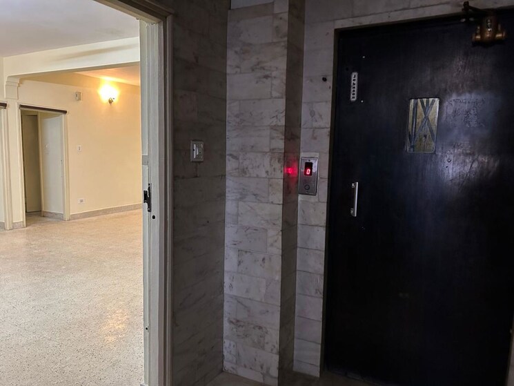 Room, benson town 2 Bedroom 1800 Sq.Ft. Apartment In Benson Town Bangalore 9141650