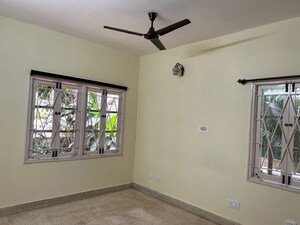 Room in 2 BHK Apartment at Benson Town – for Rent