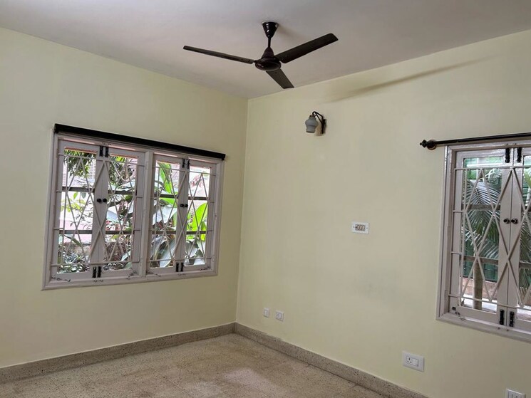 Room, benson town 2 Bedroom 1800 Sq.Ft. Apartment In Benson Town Bangalore 9141650