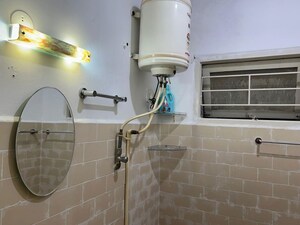 Attached Bathroom in 2 BHK Apartment at Benson Town – for Rent