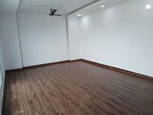 Room in 3 BHK Apartment at Saya Gold Avenue, Vaibhav Khand – for Rent