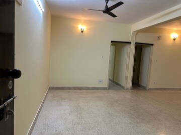 Room in 3 BHK Independent House at Cooke Town – for Rent