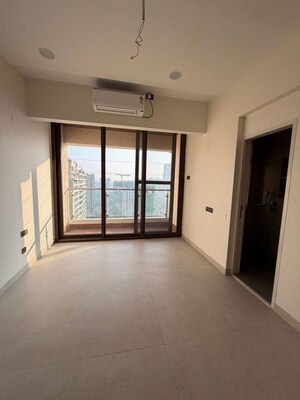 Room in 3 BHK Apartment at Surbhi CHS Andheri West, Andheri West – for Rent