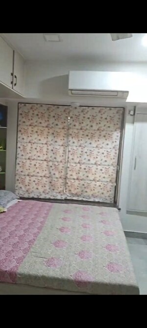 Room in 3 BHK Apartment at Vasant Valley Complex, Malad East – for Rent