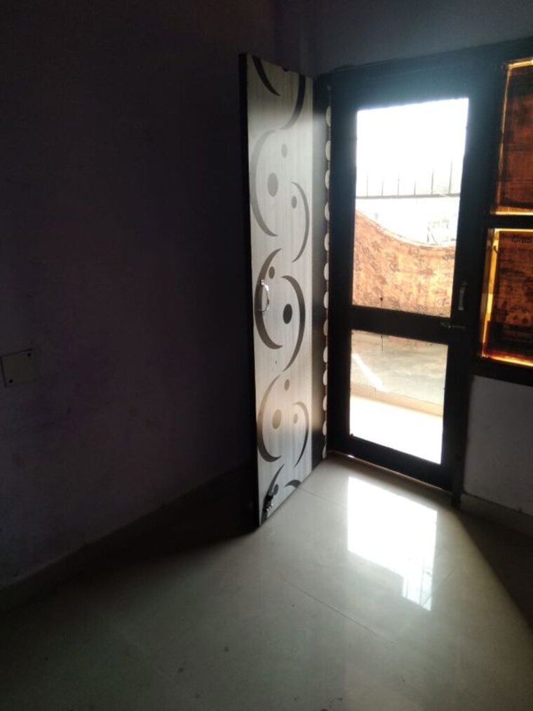 Room, beta ii greater noida 2 Bedroom 120 Sq.Mt. Independent House In Beta Ii Greater Noida Greater Noida 9917439