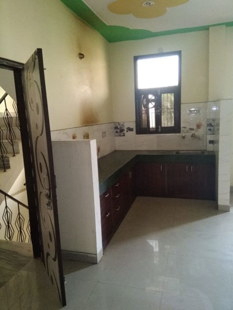 Kitchen, beta ii greater noida 2 Bedroom 120 Sq.Mt. Independent House In Beta Ii Greater Noida Greater Noida 9917439