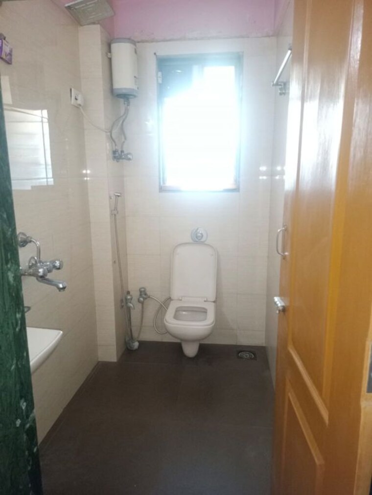 Bathroom, sadguru-complex-i 2 Bedroom 850 Sq.Ft. Apartment In Goregaon East Mumbai 9917487