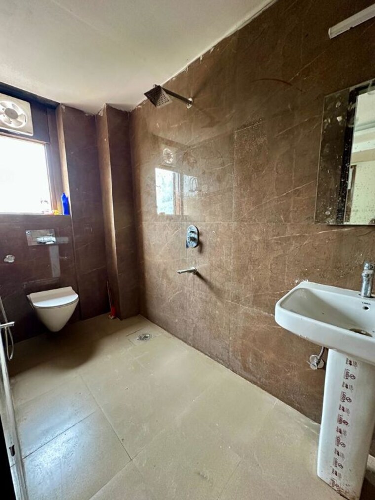 Bathroom, freedom fighters enclave 1 Bedroom 500 Sq.Ft. Builder Floor In Freedom Fighters Enclave Delhi 9917523