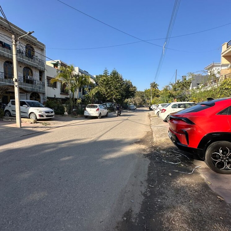  Parking, sector 7  350 Sq.Yd. Plot In Sector 7 Panchkula 9917524