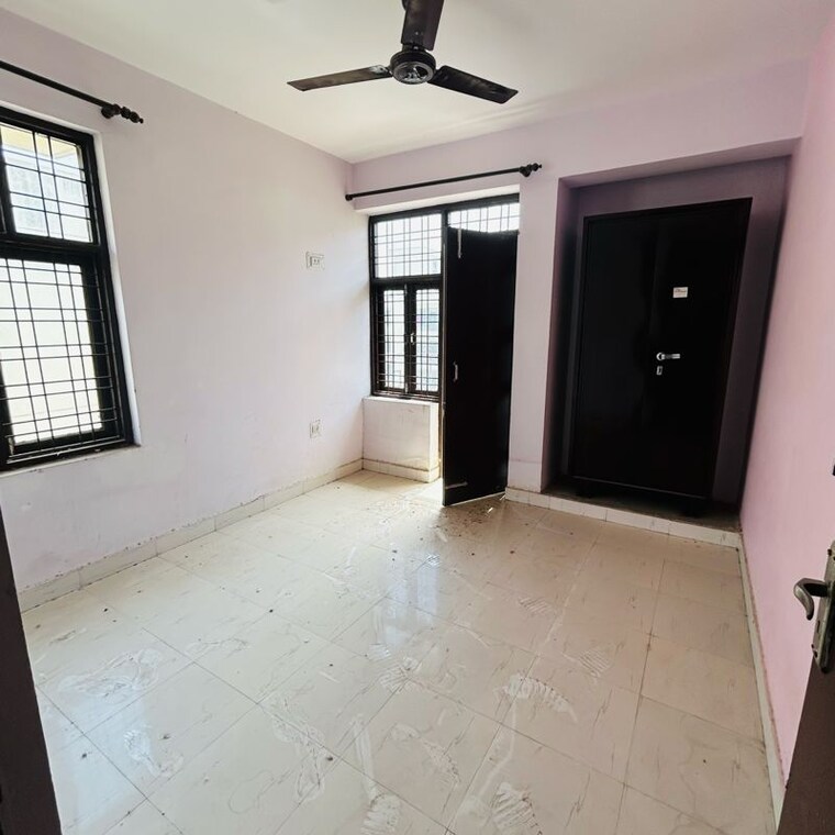 Room, sector 84 3 Bedroom 979 Sq.Ft. Builder Floor In Sector 84 Faridabad 9917538