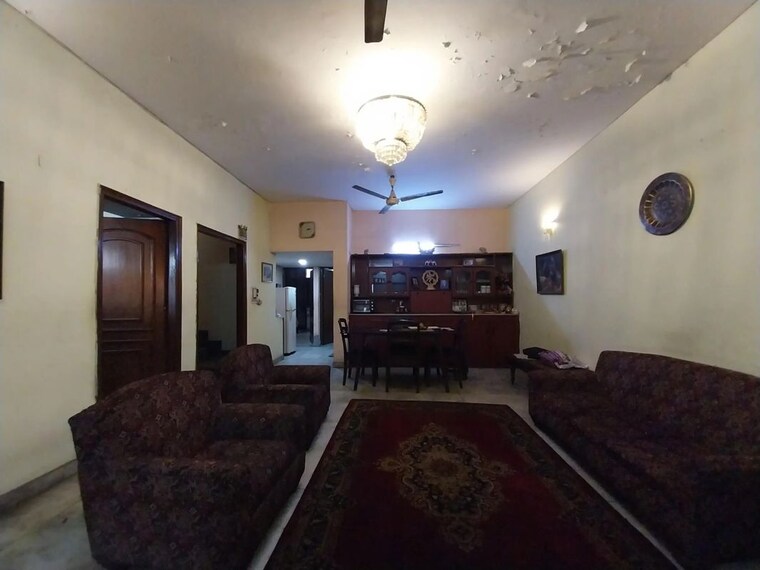 Living Room, sector 36 3.5 Bedroom 1800 Sq.Ft. Villa In Sector 36 Noida 9917547