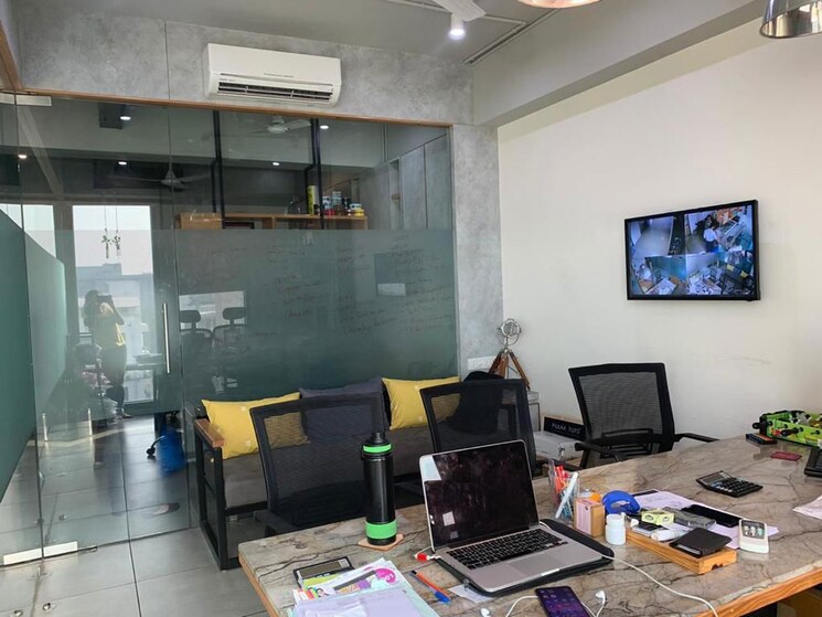 Team Area, ellis bridge Commercial Office Space 881 Sq.Ft. In Ellis Bridge Ahmedabad 9917552