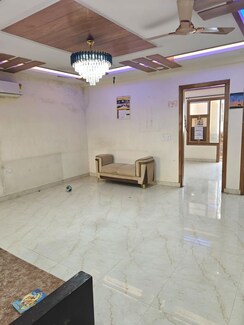 3 BHK + Pooja Room,Servant Room,Study Room,Extra Room Builder Floor For Rent in Green Fields Colony