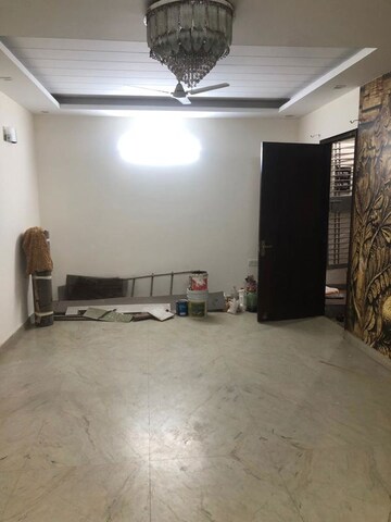 Bedroom in 3 BHK Builder Floor at Green Fields Colony – for Rent