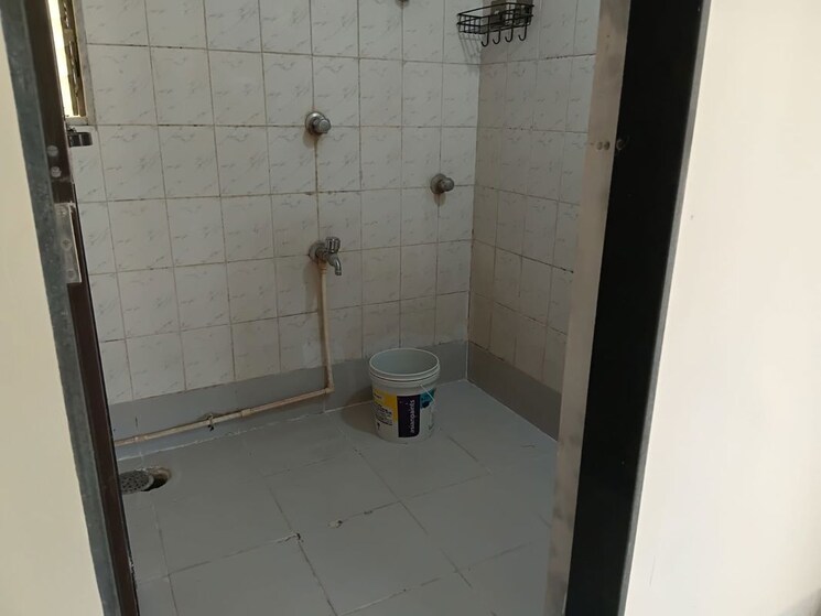Bathroom, vasant-leela-complex 2 Bedroom 700 Sq.Ft. Apartment In Vijay Nagari Thane 9917588