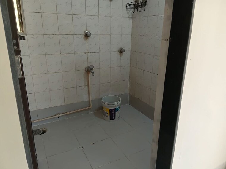 Bathroom, vasant-leela-complex 2 Bedroom 700 Sq.Ft. Apartment In Vijay Nagari Thane 9917588