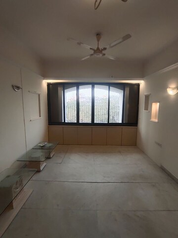 Room in 2 BHK Apartment at Silver Dunes, Prabhadevi – for Rent