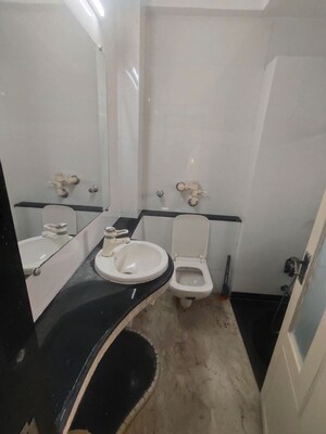 Team Area in 2 BHK Apartment at Silver Dunes, Prabhadevi – for Rent