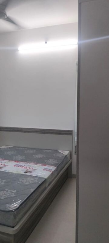 Furnished Amenities in 1 BHK Apartment at Dimple 19 North, Kandivali West – for Rent